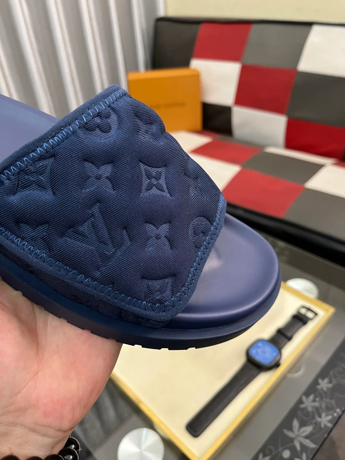 Men's men's shoes💰320⌚️⌚️[Louis Vuitton LV slippers] (high-end cowhide) counter 1:1 fashion style summer must-have! The designer used LV’s iconic outsole. The original simple slippers instantly become fashionable! The upper is made of flexible special cowhide leather straps alternately, and the workmanship is exquisite! A must-have for stylish men in summer, size 38-44